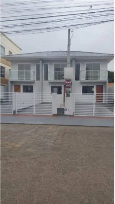 Foto 1 de Sobrado com 2 quartos à venda, 100m2 em Barra do Aririú, Palhoca - SC