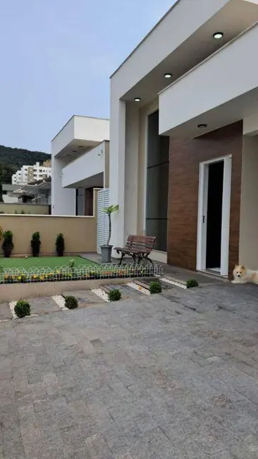 Foto 5 de Casa com 3 quartos à venda, 300m2 em Palhoca - SC