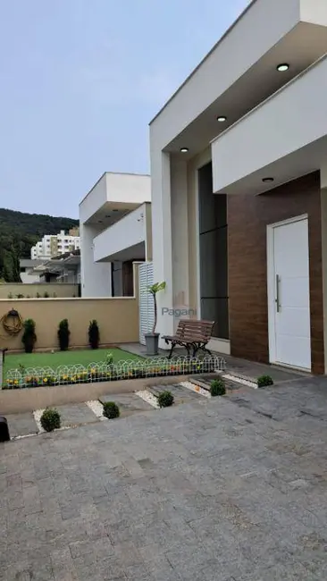 Foto 2 de Casa com 3 quartos à venda, 300m2 em Palhoca - SC