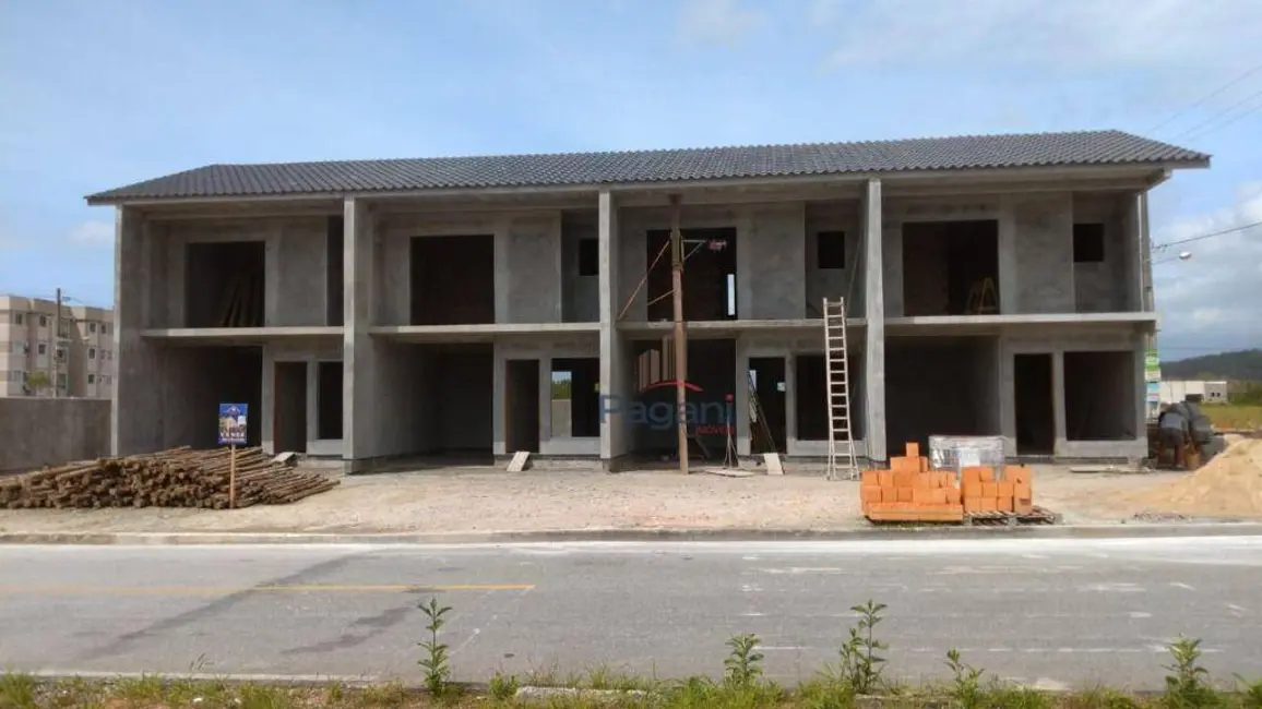 Foto 1 de Sobrado com 2 quartos à venda, 110m2 em Sertão do Maruim, Sao Jose - SC