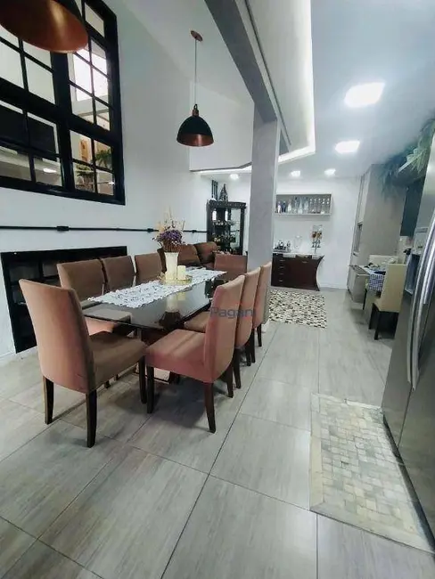 Casa com 4 quartos à venda, 360m2 em Centro, Palhoca - SC - imagem 4 Foto 4 de Casa com 4 quartos à venda, 360m2 em Centro, Palhoca - SC