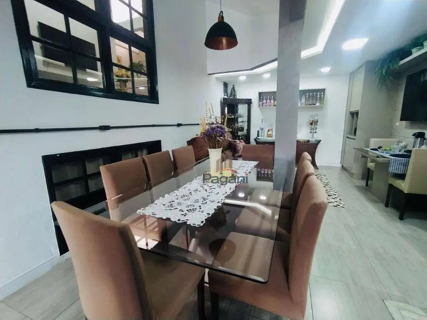 Casa com 4 quartos à venda, 360m2 em Centro, Palhoca - SC - imagem 6 Foto 6 de Casa com 4 quartos à venda, 360m2 em Centro, Palhoca - SC