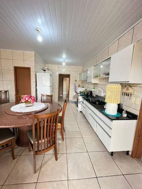 Casa com 3 quartos à venda, 250m2 em Praia do Meio (Ens Brito), Palhoca - SC - imagem 5 Foto 5 de Casa com 3 quartos à venda, 250m2 em Praia do Meio (Ens Brito), Palhoca - SC