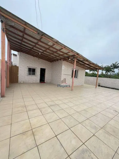 Casa com 3 quartos à venda, 250m2 em Praia do Meio (Ens Brito), Palhoca - SC - imagem 3 Foto 3 de Casa com 3 quartos à venda, 250m2 em Praia do Meio (Ens Brito), Palhoca - SC