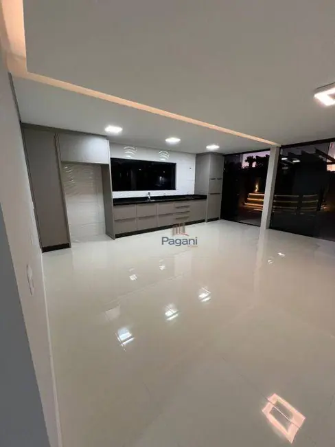 Casa com 4 quartos à venda, 300m2 em Pagani, Palhoca - SC - imagem 3 Foto 3 de Casa com 4 quartos à venda, 300m2 em Pagani, Palhoca - SC