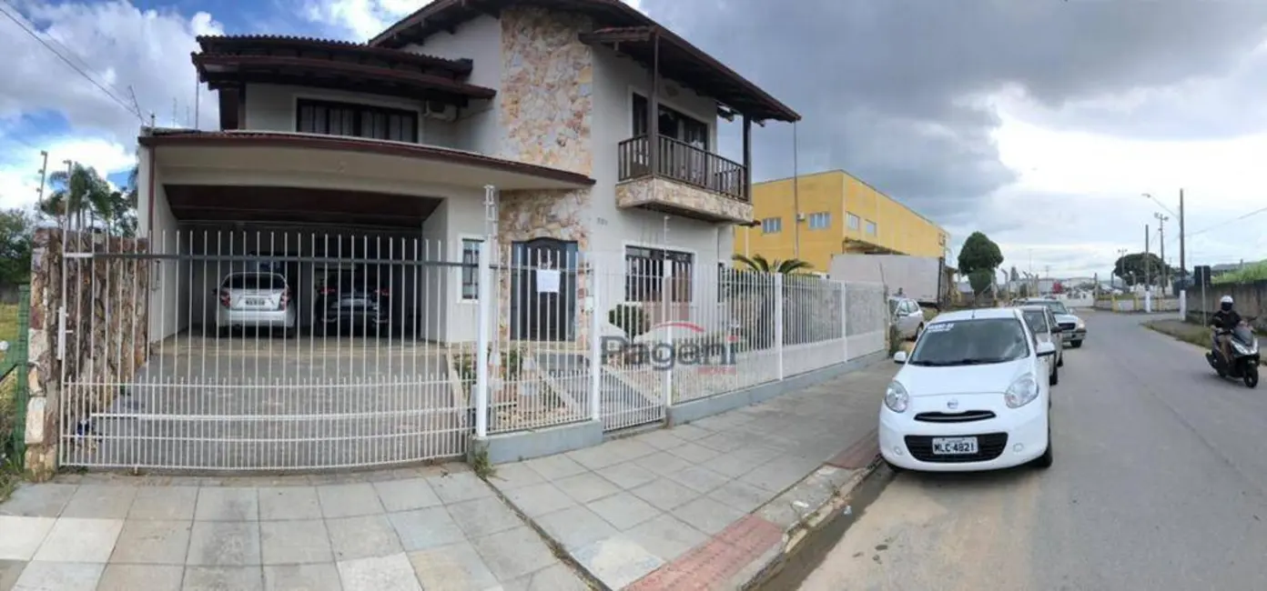 Foto 1 de Casa com 4 quartos para alugar, 450m2 em Centro, Palhoca - SC