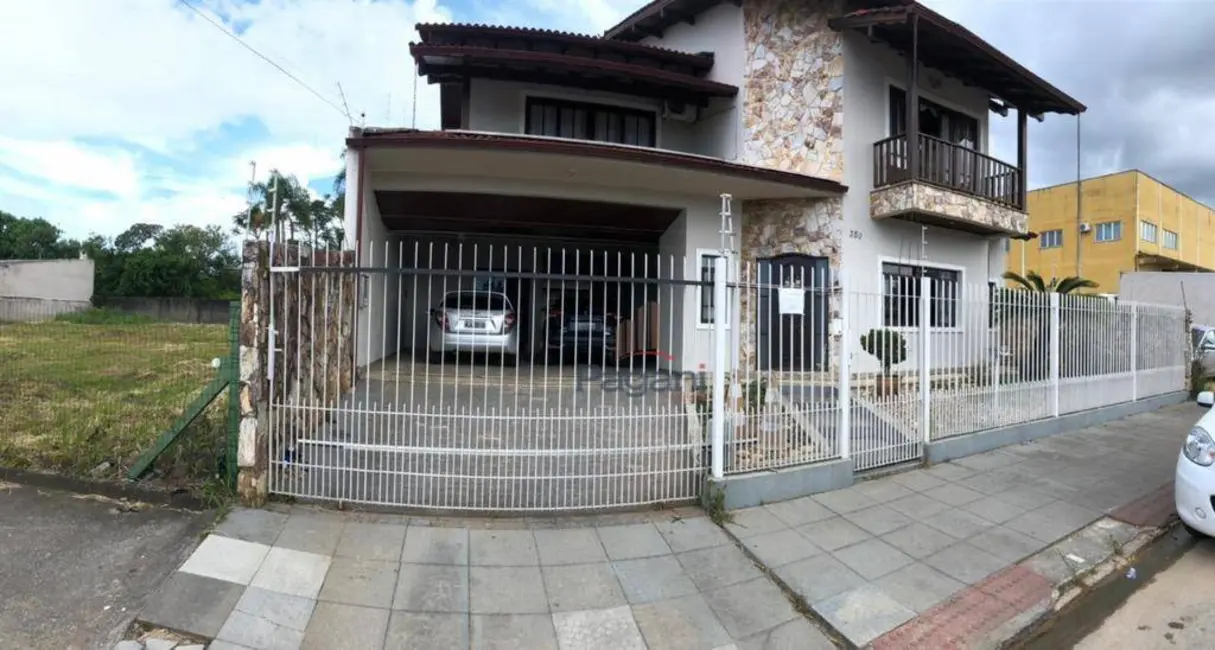 Foto 2 de Casa com 4 quartos para alugar, 450m2 em Centro, Palhoca - SC