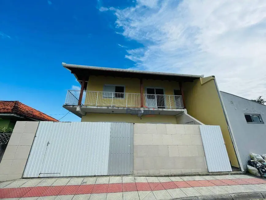 Foto 1 de Casa com 2 quartos para alugar, 100m2 em Barra do Aririú, Palhoca - SC