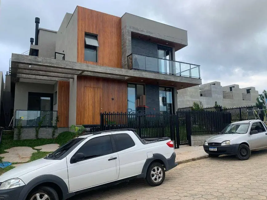 Foto 1 de Casa com 3 quartos à venda, 202m2 em Centro, Garopaba - SC