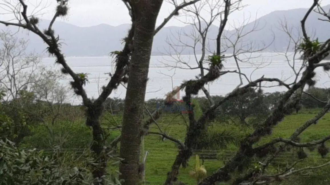 Foto 1 de Terreno / Lote à venda, 333m2 em Palhoca - SC