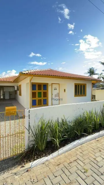 Foto 1 de Casa com 3 quartos à venda, 360m2 em Guarda do Cubatão, Palhoca - SC