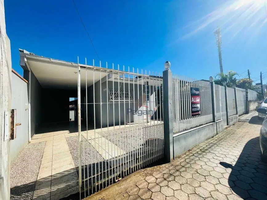 Foto 1 de Casa com 3 quartos à venda e para alugar, 200m2 em São Sebastião, Palhoca - SC