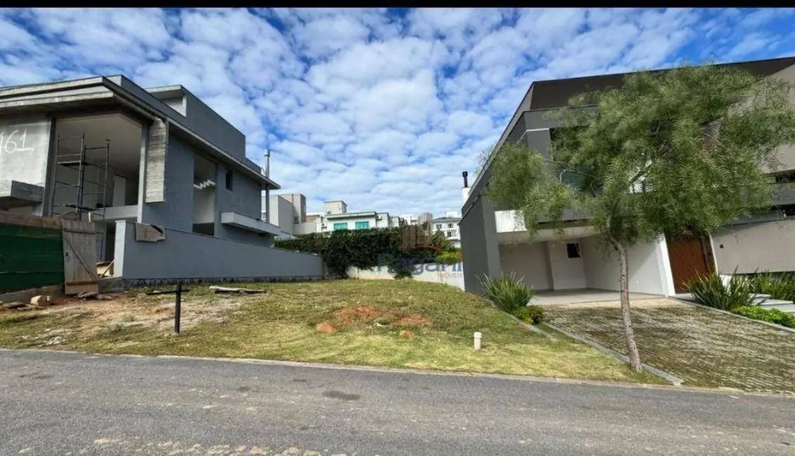 Foto 1 de Terreno / Lote à venda, 315m2 em Palhoca - SC