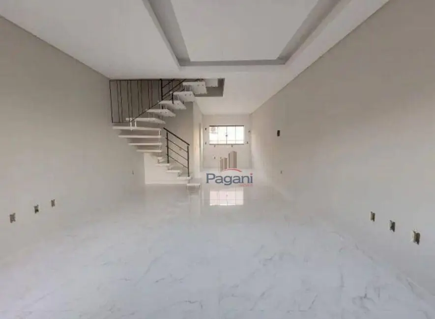 Foto 2 de Sobrado com 2 quartos à venda, 100m2 em Caminho Novo, Palhoca - SC