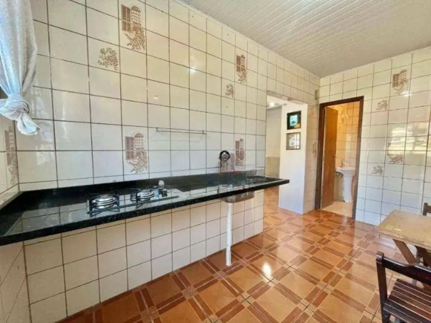 Foto 2 de Casa com 1 quarto para alugar, 80m2 em Fazenda Santo Antônio, Sao Jose - SC