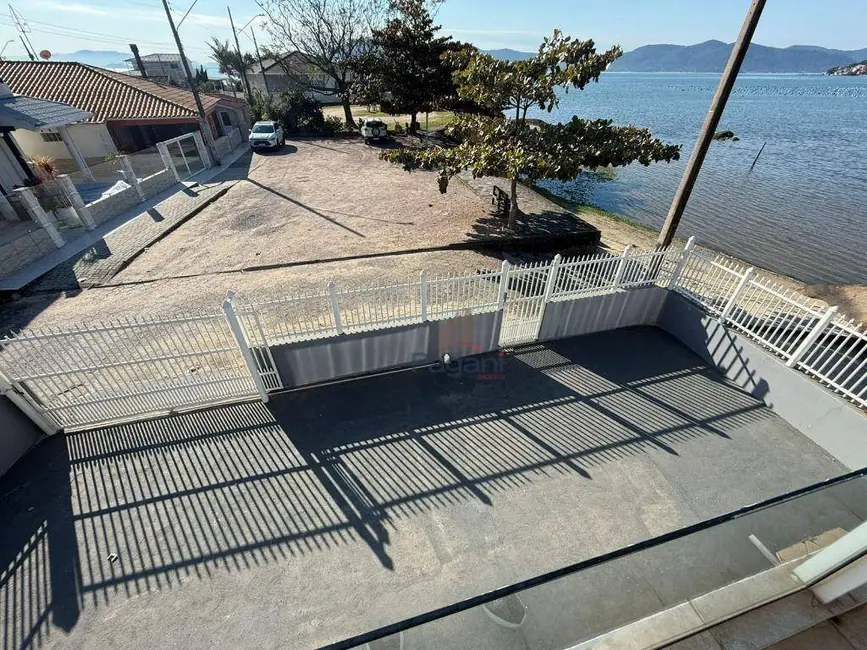 Casa com 4 quartos à venda, 297m2 em Praia de Fora, Palhoca - SC - imagem 2 Foto 2 de Casa com 4 quartos à venda, 297m2 em Praia de Fora, Palhoca - SC