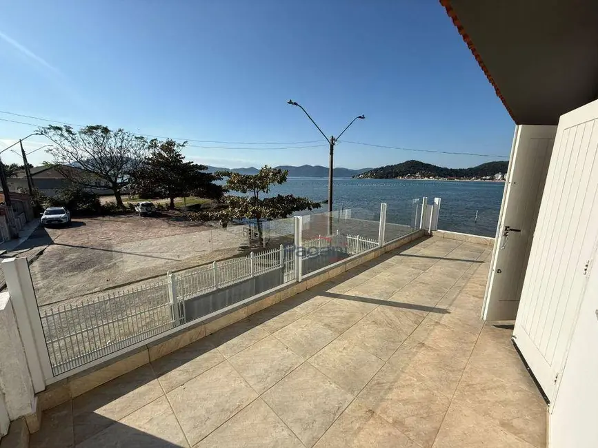 Casa com 4 quartos à venda, 297m2 em Praia de Fora, Palhoca - SC - imagem 5 Foto 5 de Casa com 4 quartos à venda, 297m2 em Praia de Fora, Palhoca - SC