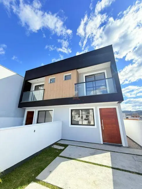 Foto 2 de Sobrado com 2 quartos à venda, 100m2 em Bela Vista, Palhoca - SC