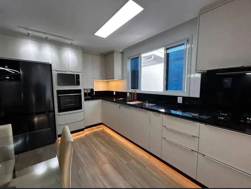 Casa com 3 quartos à venda, 380m2 em Palhoca - SC - imagem 5 Foto 5 de Casa com 3 quartos à venda, 380m2 em Palhoca - SC