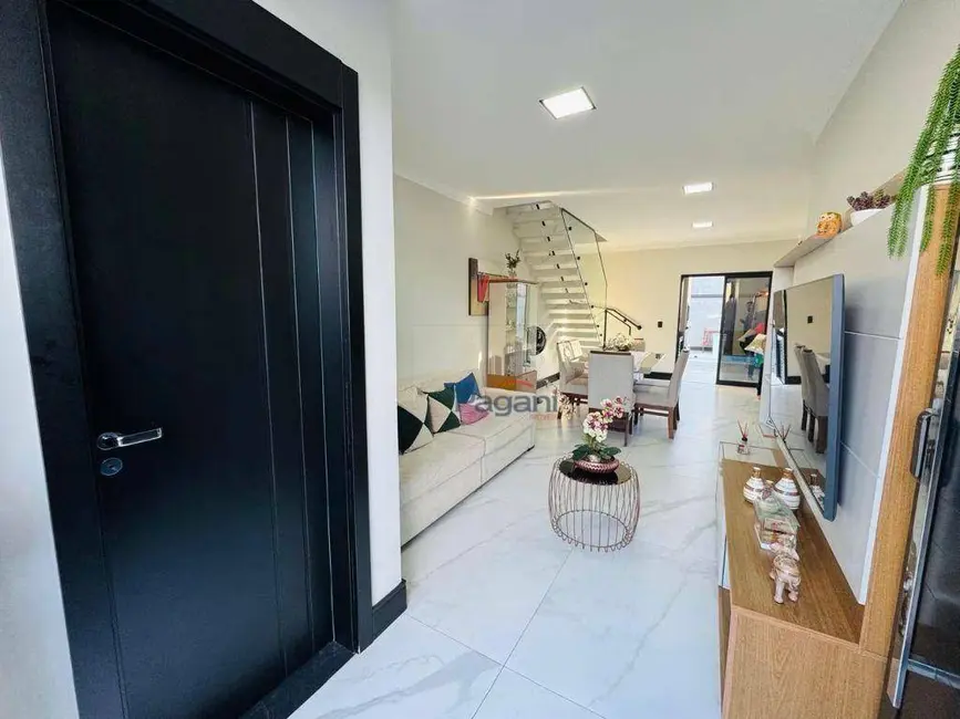 Foto 4 de Sobrado com 3 quartos à venda, 150m2 em Ponte do Imaruim, Palhoca - SC