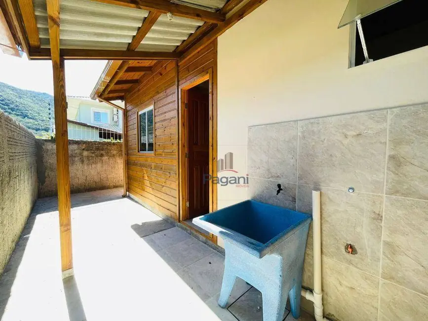 Foto 3 de Casa com 2 quartos para alugar, 200m2 em Praia de Fora, Palhoca - SC