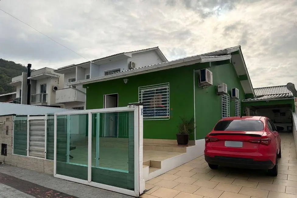 Foto 1 de Casa com 2 quartos à venda, 200m2 em Caminho Novo, Palhoca - SC