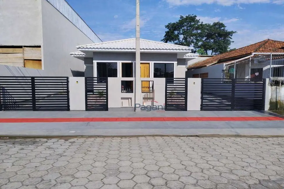 Foto 1 de Casa com 2 quartos à venda, 150m2 em Palhoca - SC