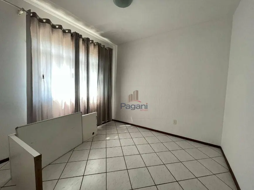 Foto 2 de Apartamento com 2 quartos para alugar, 60m2 em Centro, Palhoca - SC