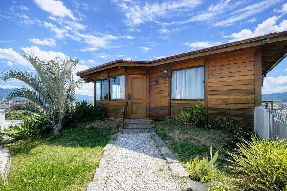 Foto 1 de Casa com 3 quartos para alugar, 220m2 em Passa Vinte, Palhoca - SC