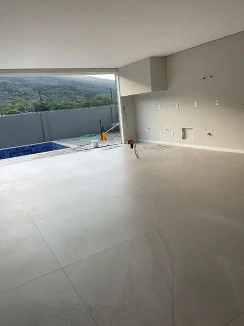 Casa de Condomínio com 4 quartos à venda, 320m2 em Palhoca - SC - imagem 3 Foto 3 de Casa de Condomínio com 4 quartos à venda, 320m2 em Palhoca - SC