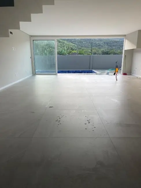 Casa de Condomínio com 4 quartos à venda, 320m2 em Palhoca - SC - imagem 2 Foto 2 de Casa de Condomínio com 4 quartos à venda, 320m2 em Palhoca - SC