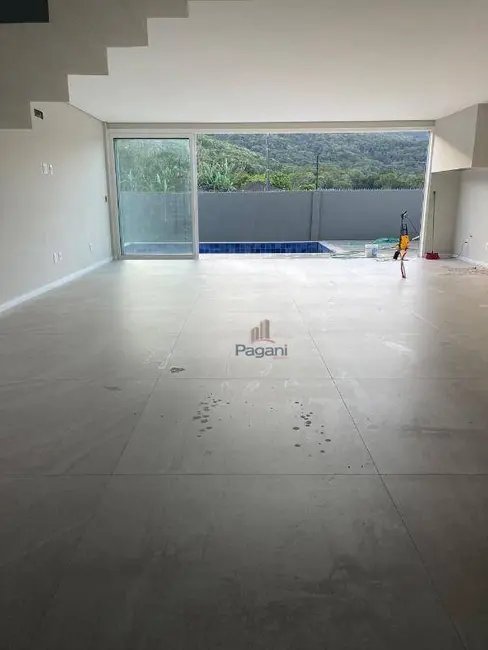 Foto 2 de Casa de Condomínio com 4 quartos à venda, 320m2 em Palhoca - SC