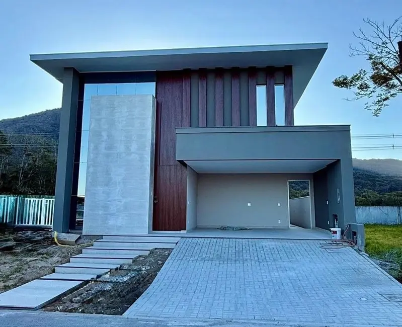Casa de Condomínio com 4 quartos à venda, 320m2 em Palhoca - SC - imagem 1 Foto 1 de Casa de Condomínio com 4 quartos à venda, 320m2 em Palhoca - SC
