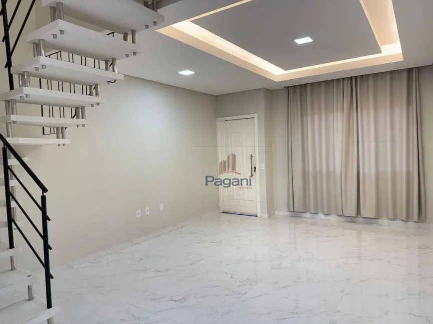 Foto 6 de Sobrado com 2 quartos para alugar, 87m2 em Caminho Novo, Palhoca - SC