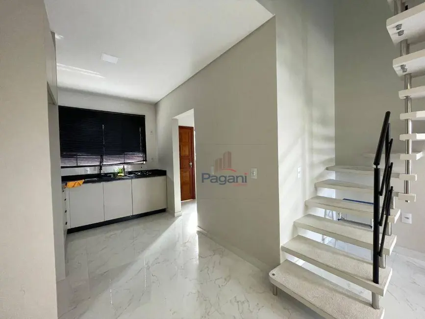 Foto 4 de Sobrado com 2 quartos para alugar, 87m2 em Caminho Novo, Palhoca - SC