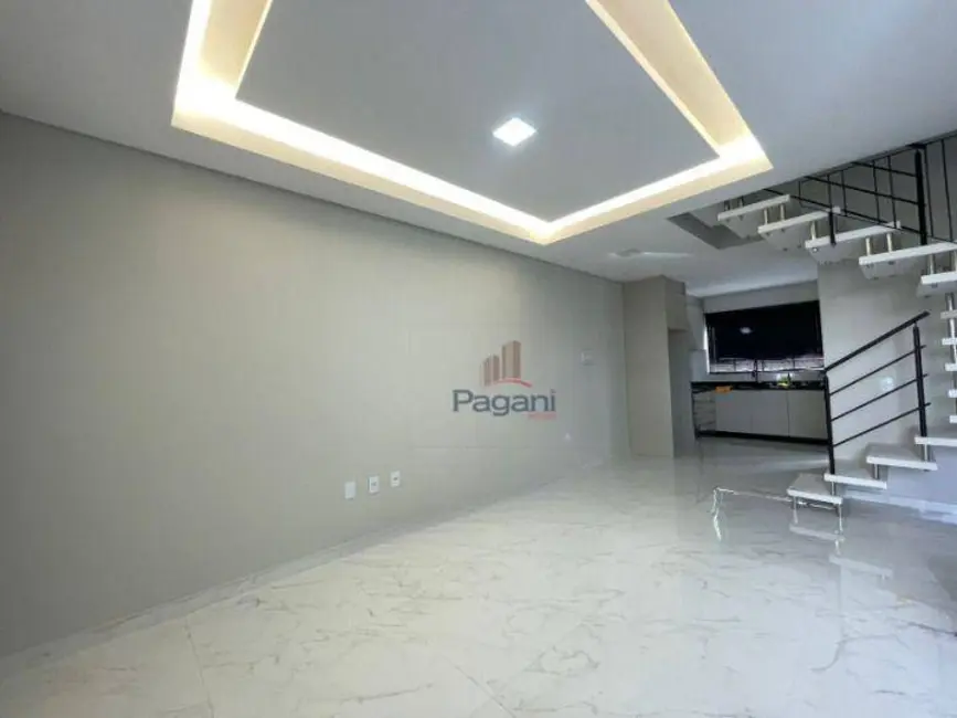 Foto 2 de Sobrado com 2 quartos para alugar, 87m2 em Caminho Novo, Palhoca - SC