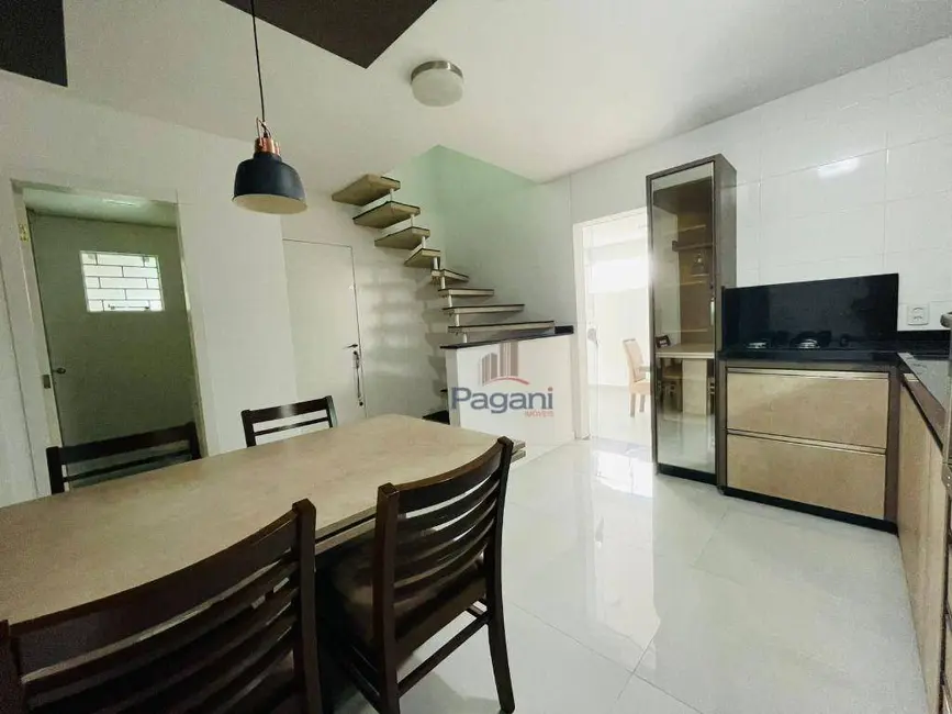 Foto 8 de Casa com 2 quartos para alugar, 100m2 em São Sebastião, Palhoca - SC