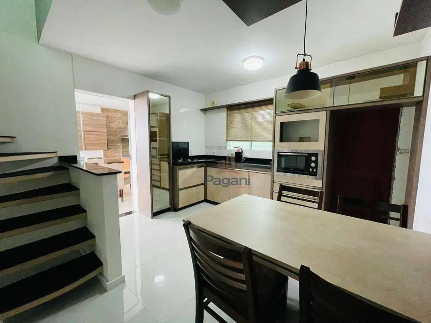 Foto 9 de Casa com 2 quartos para alugar, 100m2 em São Sebastião, Palhoca - SC