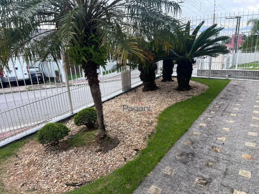 Casa com 4 quartos à venda, 463m2 em Centro, Sao Jose - SC - imagem 3 Foto 3 de Casa com 4 quartos à venda, 463m2 em Centro, Sao Jose - SC