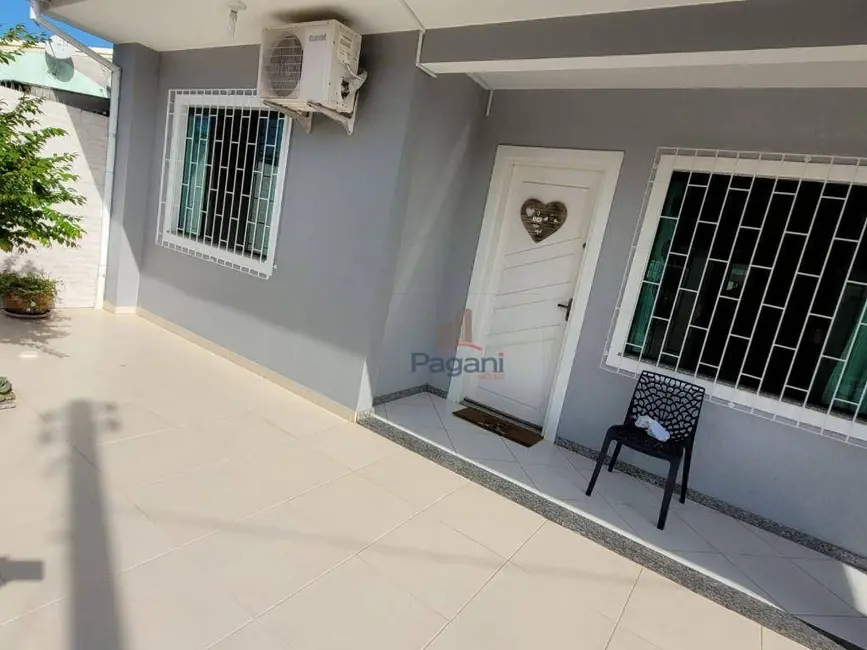 Foto 2 de Casa com 4 quartos à venda, 200m2 em São Sebastião, Palhoca - SC