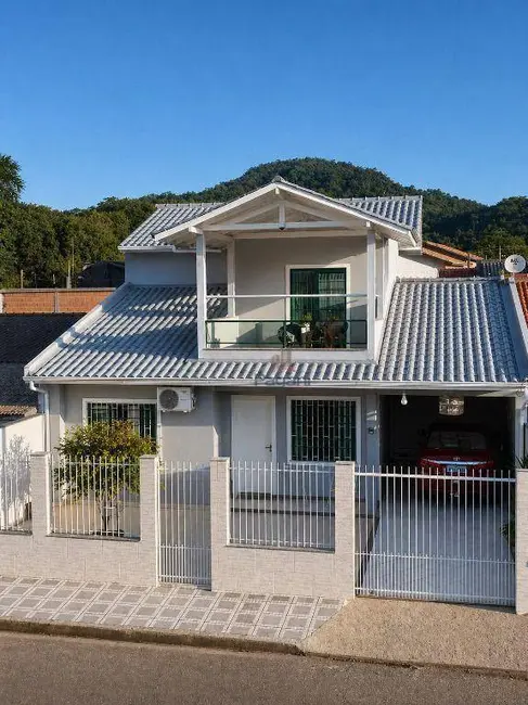 Foto 1 de Casa com 4 quartos à venda, 200m2 em São Sebastião, Palhoca - SC