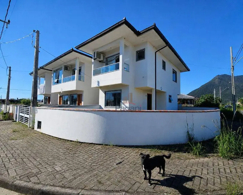 Foto 1 de Sobrado com 3 quartos à venda, 126m2 em Guarda do Cubatão, Palhoca - SC
