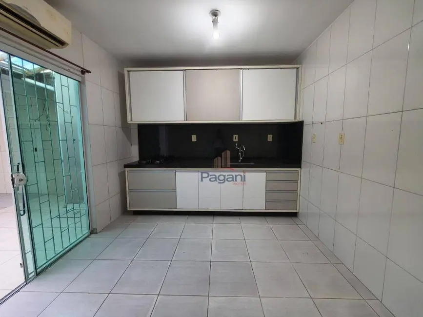 Foto 6 de Sobrado com 2 quartos para alugar, 80m2 em Potecas, Sao Jose - SC