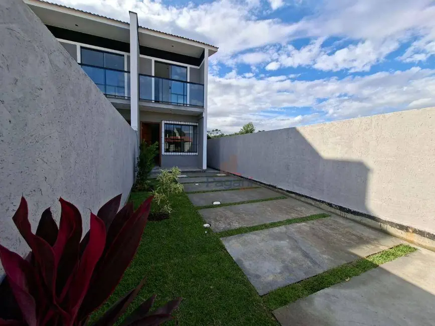 Foto 1 de Sobrado com 2 quartos à venda, 110m2 em Sertão do Maruim, Sao Jose - SC