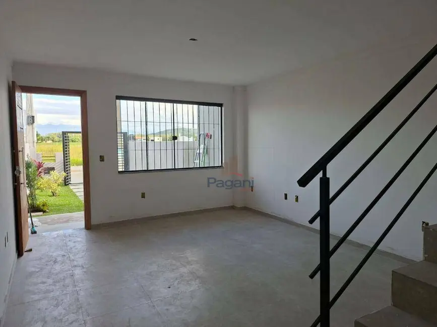 Foto 6 de Sobrado com 2 quartos à venda, 110m2 em Sertão do Maruim, Sao Jose - SC
