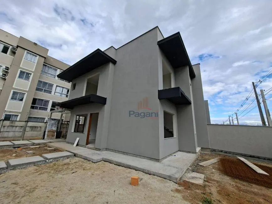 Foto 3 de Sobrado com 3 quartos à venda, 200m2 em Sertão do Maruim, Sao Jose - SC
