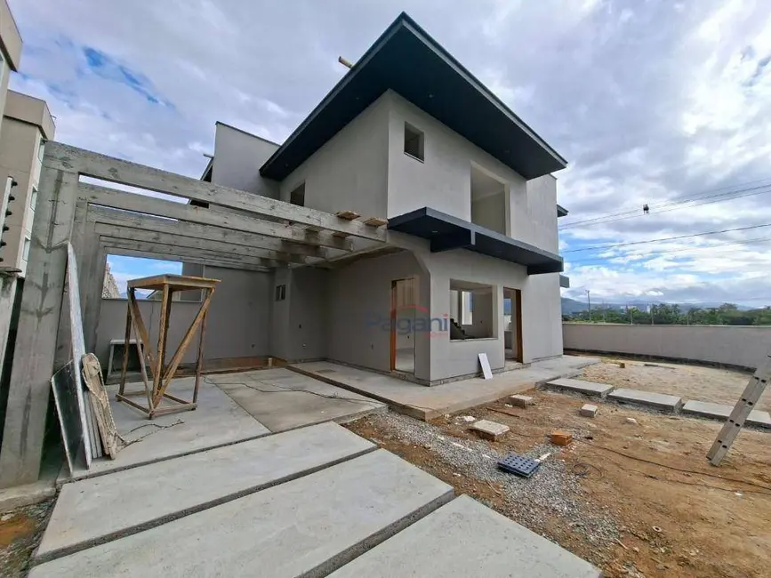 Foto 1 de Sobrado com 3 quartos à venda, 200m2 em Sertão do Maruim, Sao Jose - SC