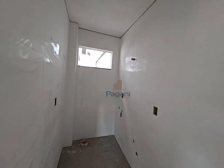 Foto 6 de Sobrado com 3 quartos à venda, 200m2 em Sertão do Maruim, Sao Jose - SC
