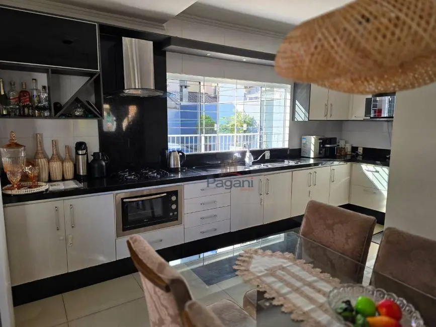 Casa com 3 quartos à venda, 300m2 em Nova Palhoça, Palhoca - SC - imagem 8 Foto 8 de Casa com 3 quartos à venda, 300m2 em Nova Palhoça, Palhoca - SC