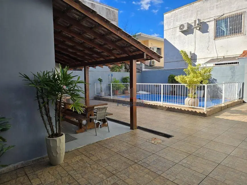 Casa com 3 quartos à venda, 300m2 em Nova Palhoça, Palhoca - SC - imagem 2 Foto 2 de Casa com 3 quartos à venda, 300m2 em Nova Palhoça, Palhoca - SC